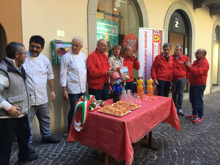 Un defibrillatore in piazza donato dai pasticcieri