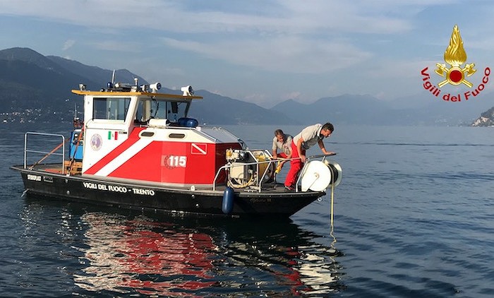 Sospese le ricerche dell'anziano che s'è gettato dal traghetto