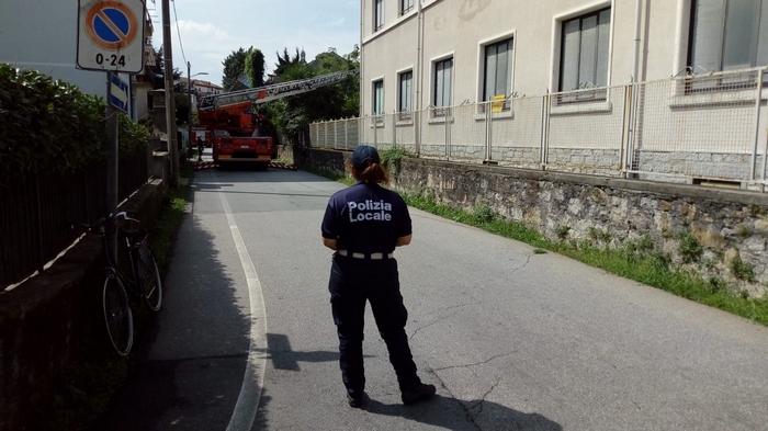 Crolla il tetto dell’ex fabbrica