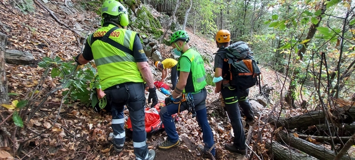 Esasuto e provato dopo quattro notti all'addiaccio l'escursionista tedesco salvato in Cannobina