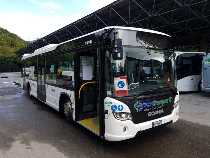 Bus sanificati ogni giorno, posti ridotti e uscite separate: così riparte il trasporto pubblico