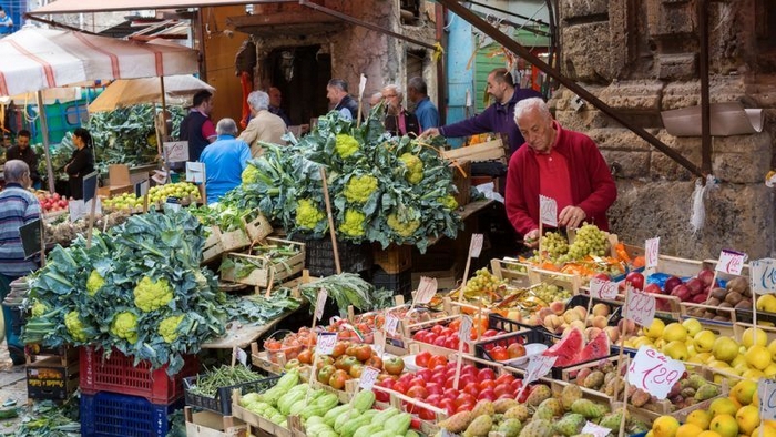 Alimentari a chilometro zero in piazza, il M5S chiede il mercatino “protetto”