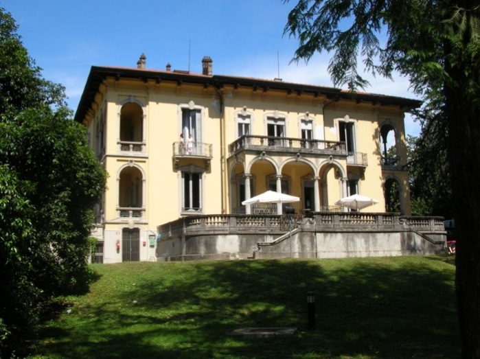 In biblioteca corsi di lingua dei segni, tedesco e recitazione