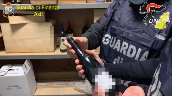 Vini piemontesi contraffatti smerciati in Svizzera