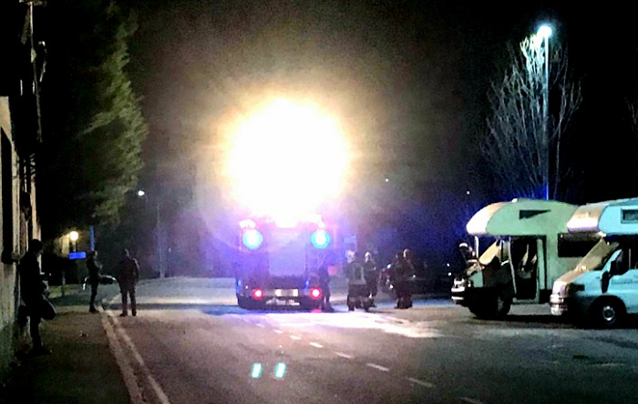 Un altro camper in fiamme sul lungoargine