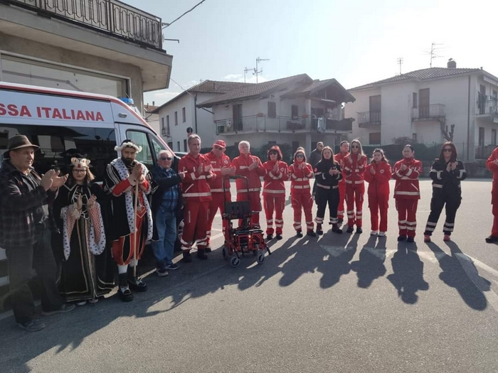 Carnevale generoso: donata alla Croce rossa una sedia motorizzata