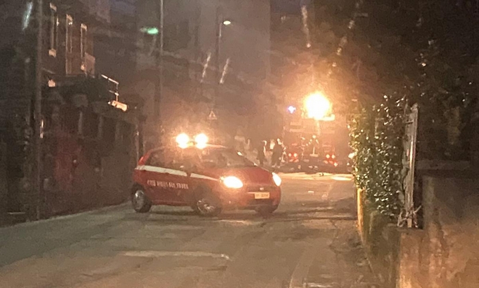 Fuga di gas nella fogna: intervengono i vigili del fuoco
