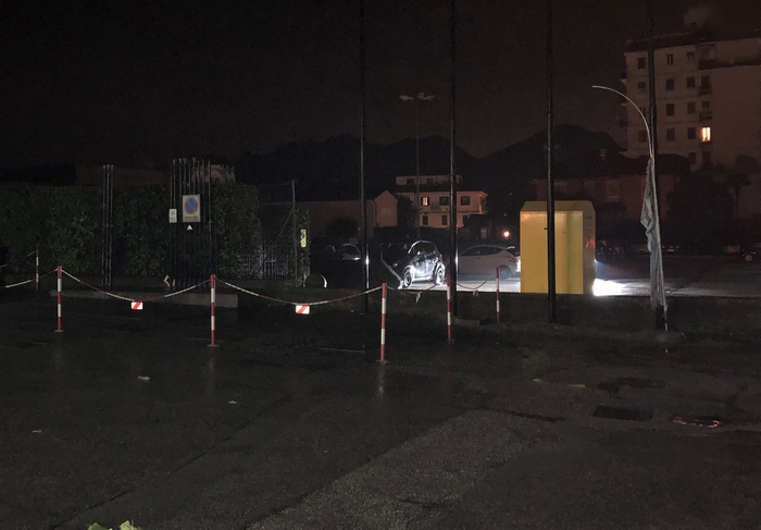 La segnalazione: parcheggio al buio da mesi