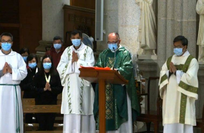 Coronavirus, funerali e matrimoni solo per intimi. Sport solo senza pubblico (e docce)