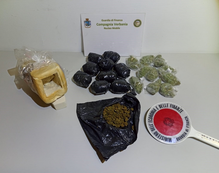 Marijuana nascosta nel pane, gambiano arrestato in stazione dalla Finanza