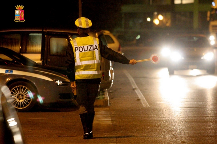 Controlli stradali contro l'alcol: via due patenti
