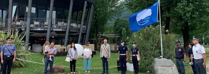 Cannobio riparte con l'alzabandiera blu