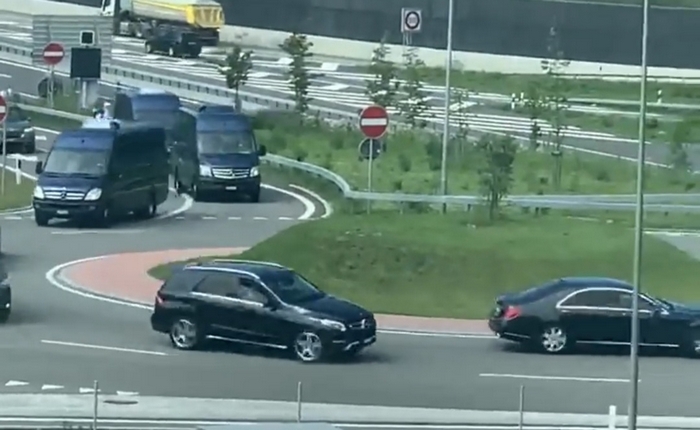 Il video del corteo delle auto blu di Di Maio e l’ironia social del deputato svizzero