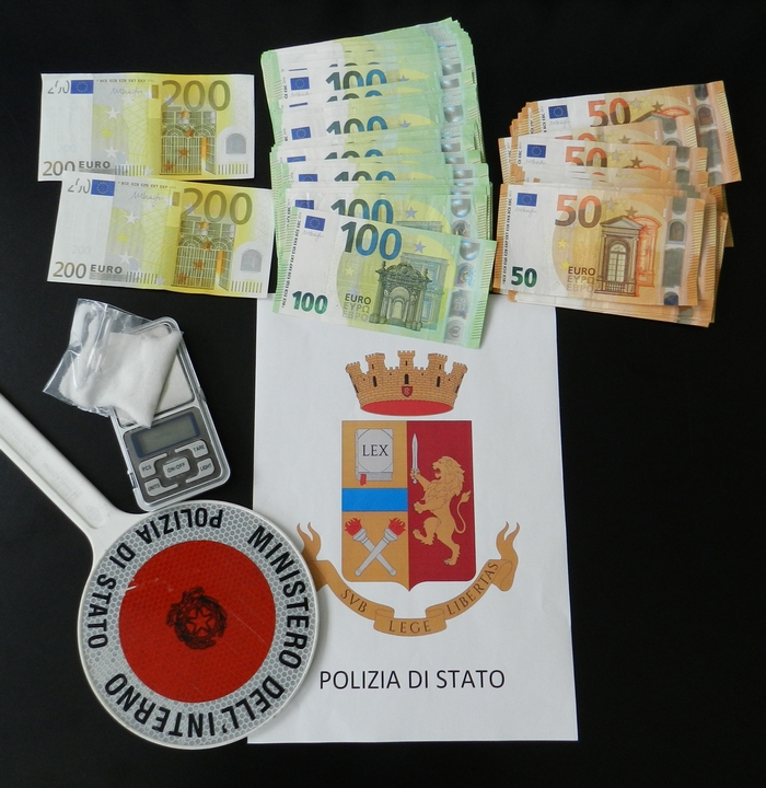 Pusher fermato con la cocaina e 8.800 euro in contanti