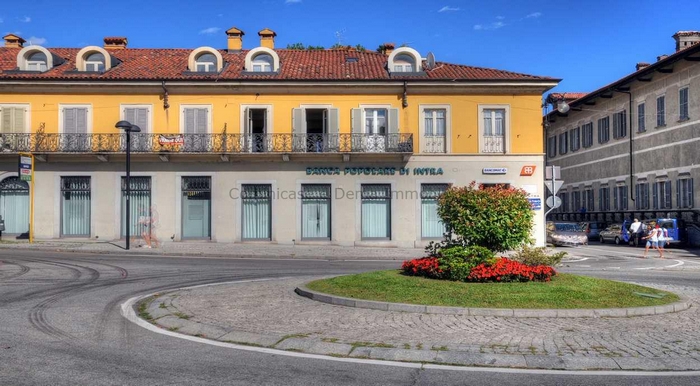 Riprendono un gruppo di giovani che urina sull’auto: panettieri selvaggiamente picchiati