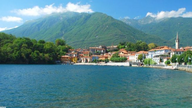 Schiamazzi, furti e atti vandalici in piazza: il sindaco scrive alle forze dell'ordine