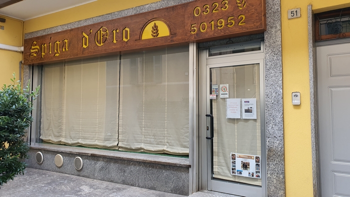 Chiusa una settimana la bottega dei panettieri malmenati. La polizia indaga