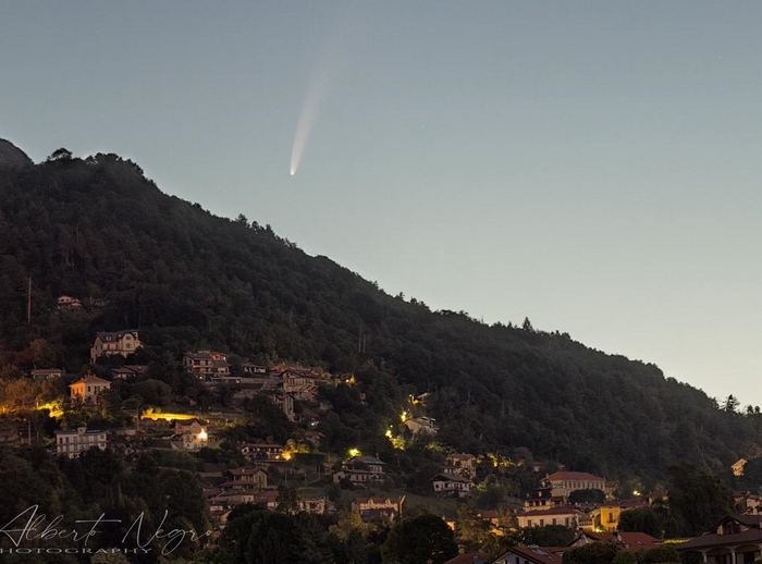 Neowise, la cometa che passa ogni seimila anni visibile all'alba a occhio nudo