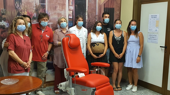 Una poltrona in dono all’Oncologia nel ricordo di Massimo Marangoni