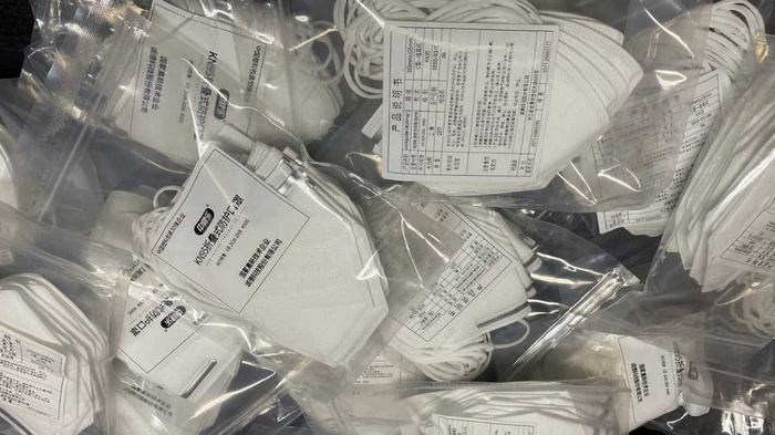 Mascherine cinesi con marchio falso: 10.000 pezzi sequestrati, tre denunciati