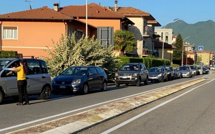 Torna il take-away: coda al McDonald’s