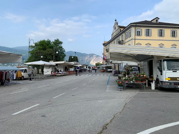 Sul Verbano riaprono i mercati: Intra riduce i banchi