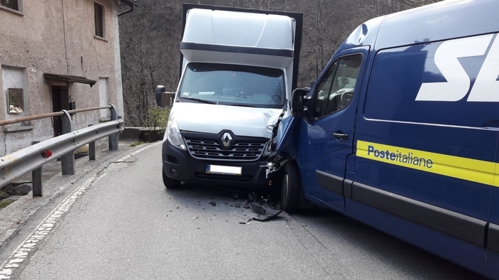 Scontro camion-furgone in Cannobina: un ferito
