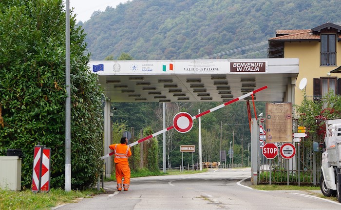 Chiusi nove valichi minori con la Svizzera