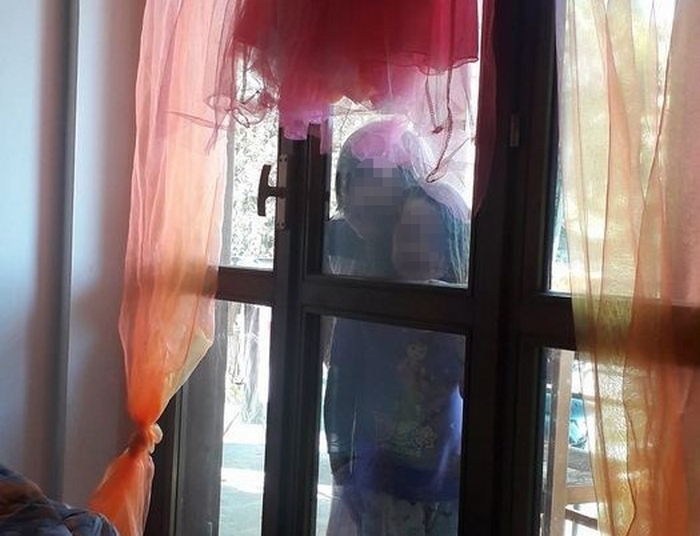Una famiglia prigioniera del Covid-19 e della burocrazia