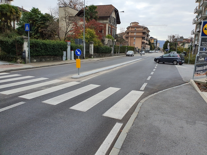 Lo spartitraffico mette in sicurezza l’uscita dal supermercato