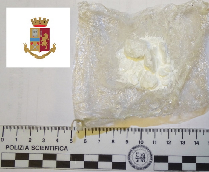 Ventenni in auto con la cocaina: denunciati