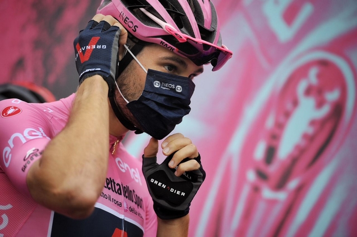 Ganna cede cede la maglia rosa sull'Etna. Vince Caicedo, Almeida leader