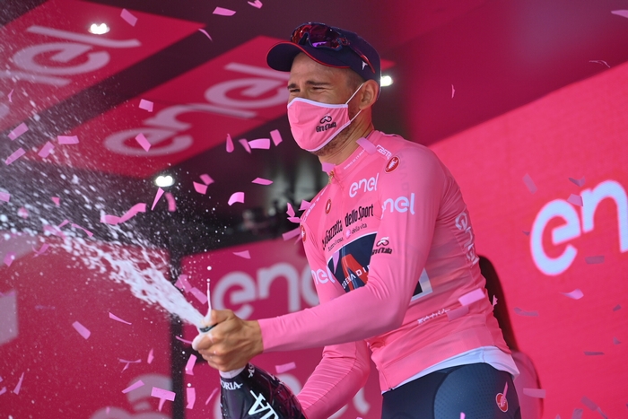 Ganna domina il cronoprologo ed è la prima maglia rosa del Giro d’Italia 2020