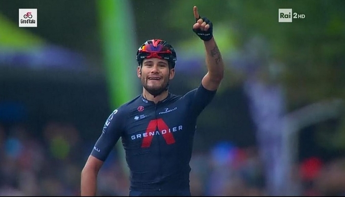 Fuga e vittoria: storico bis di Ganna al Giro d'Italia