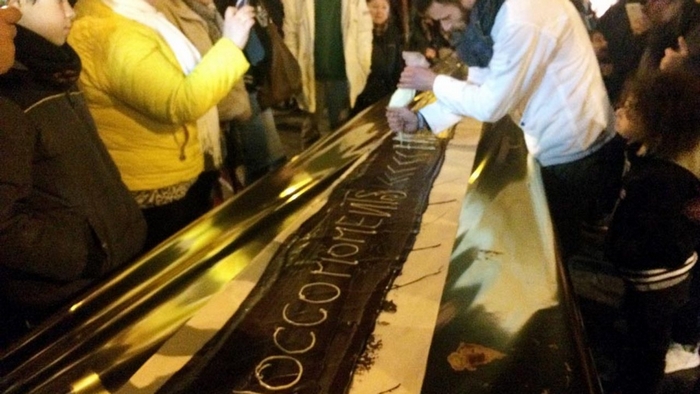 A Cannobio una maxi-tavoletta di cioccolato lunga 15 metri