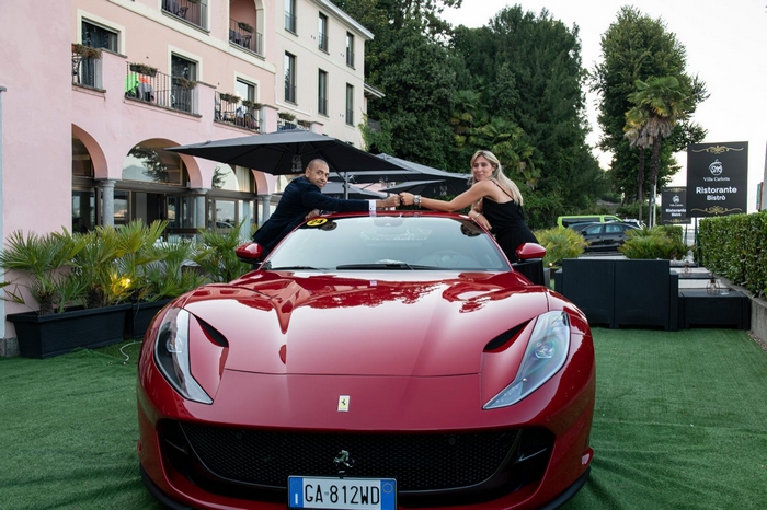 Le Ferrari in passerella sul Lago Maggiore 