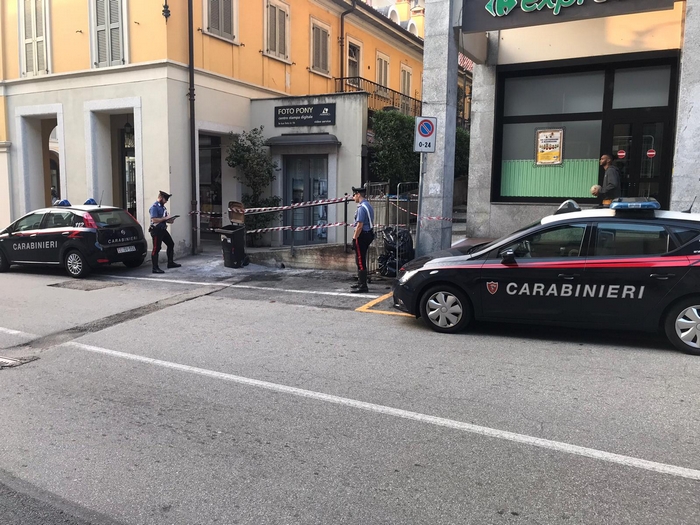 Dà fuoco ai cassonetti: arrestato 66enne senza fissa dimora 