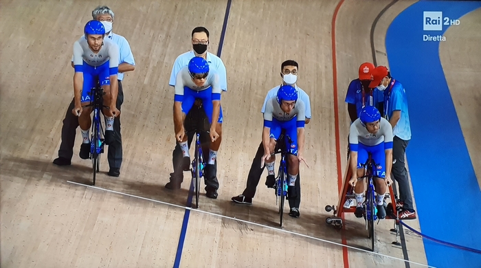 L’Italia di Ganna vola in semifinale e si gioca una medaglia