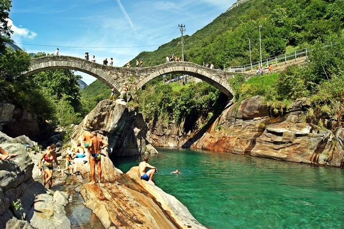 Trentunenne annega nel fiume