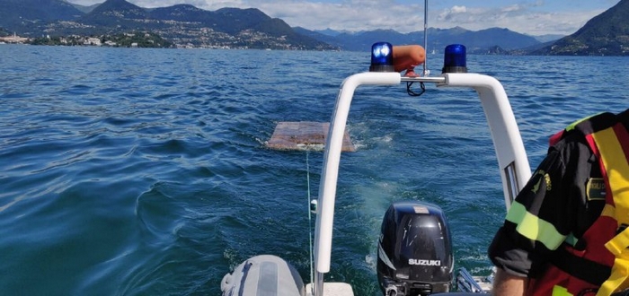 Pontile alla deriva intralcia le Isole Borromee