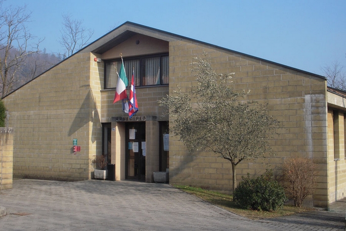Il vicesindaco ai domiciliari si dimette. Oggi l’interrogatorio di garanzia
