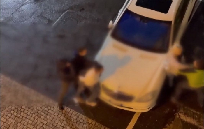 Arresto violento, la Procura “archivia” i poliziotti. Gli arrestati: “ci opporremo”