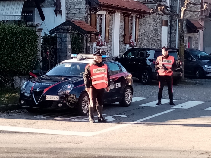 Spaccata alla mensa scolastica, 47enne arrestato con affettati, uova e formaggio