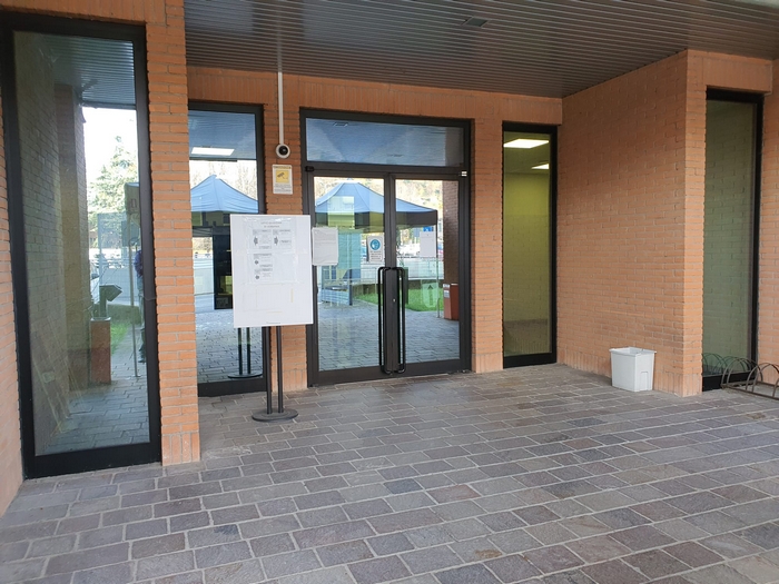 L’ingresso del tribunale diventa cantiere: s’installano vetri blindati e metal detector