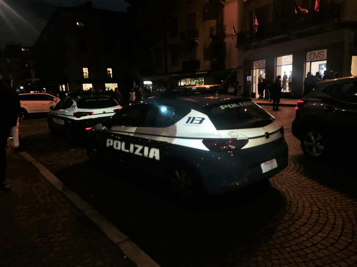L’ultimo sabato di zona gialla finisce con la maxi-rissa in piazza