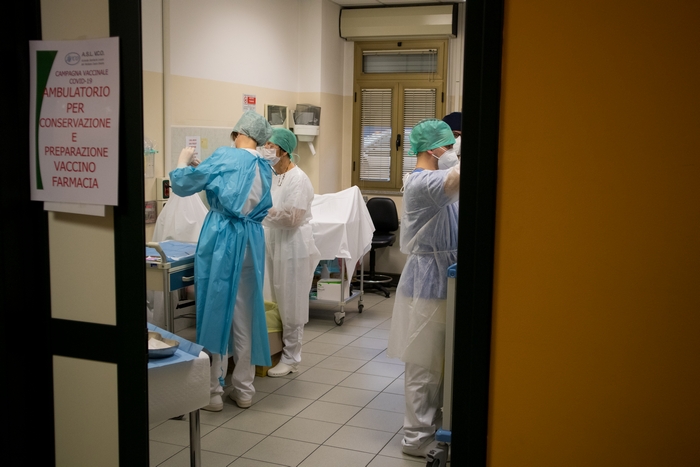 Primi richiami del vaccino tra il personale Asl