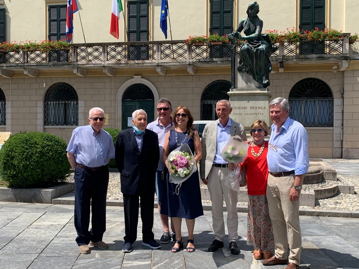I sindaci degli ultimi trent’anni alla festa di pensionamento delle storiche dipendenti