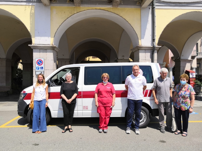 Il nuovo pulmino della Croce Rossa dedicato agli anziani e alle persone fragili