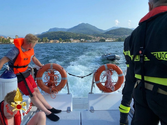 Guasto al motore, giovani olandesi alla deriva su un gommone
