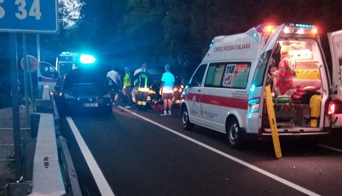 Frontale sulla ss34: due feriti lievi
